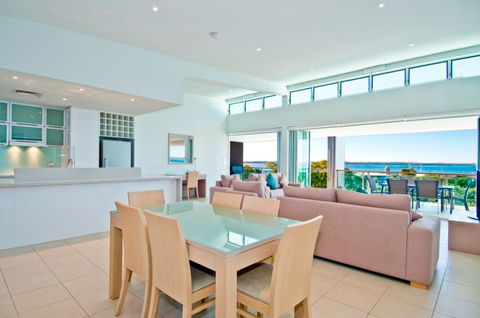 Akama Resort - Accommodation Burleigh 1
