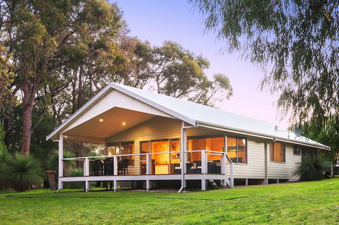 Acacia Chalets Margaret River - Accommodation Burleigh 0