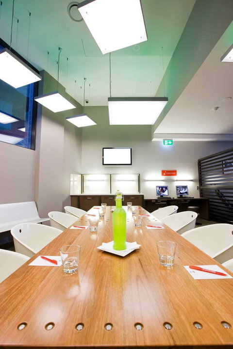 Ibis Sydney Barangaroo - Accommodation Burleigh 9