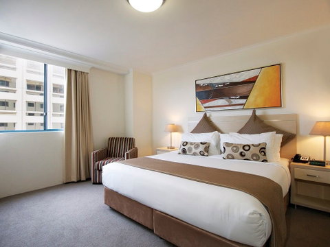 Oaks on Castlereagh - Accommodation Burleigh 2
