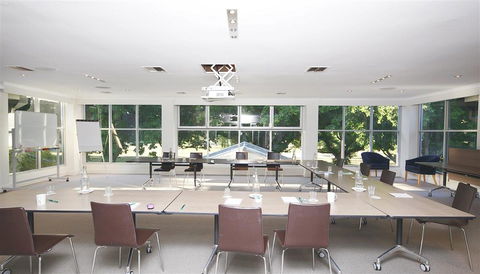 Forrest Hotel & Apartments - Accommodation Burleigh 4