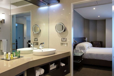 Hilton Darwin - Accommodation Burleigh 6