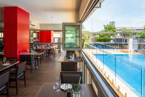 H on Smith Hotel - Accommodation Burleigh 12