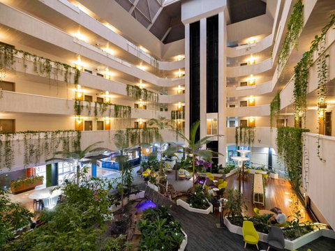 Novotel Darwin Atrium - Accommodation Burleigh 2