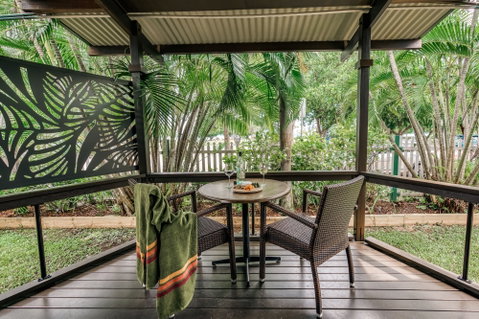 Palms City Resort - Accommodation Burleigh 3