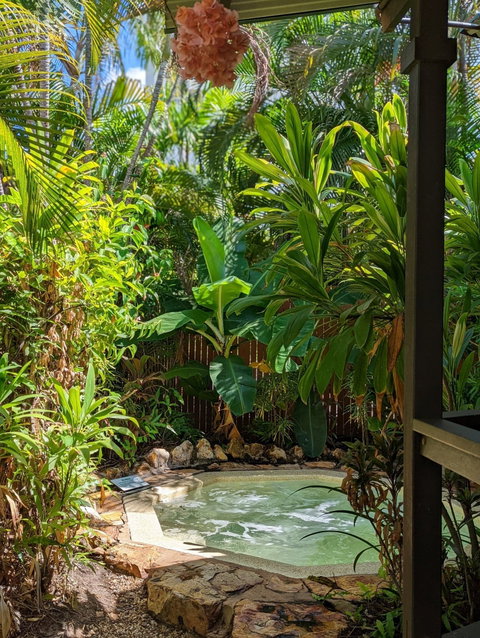 Palms City Resort - Accommodation Burleigh 7