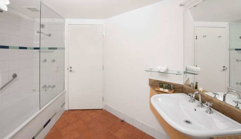 Mantra on the Esplanade - Accommodation Burleigh 2
