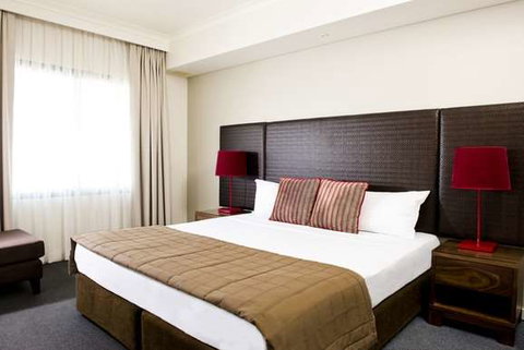 Mantra on the Esplanade - Accommodation Burleigh 7