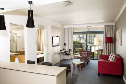 Mantra on the Esplanade - Accommodation Burleigh 8