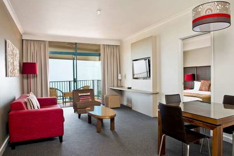 Mantra on the Esplanade - Accommodation Burleigh 9