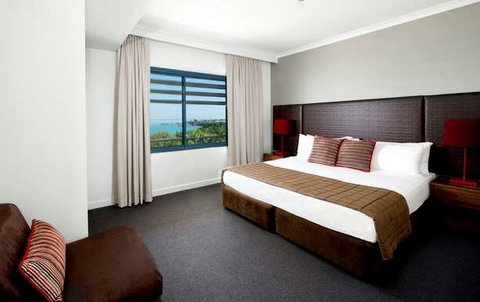 Mantra on the Esplanade - Accommodation Burleigh 10