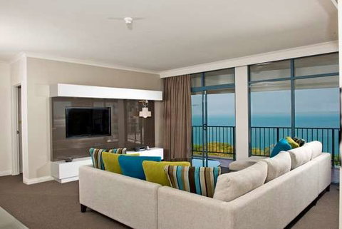Mantra on the Esplanade - Accommodation Burleigh 12