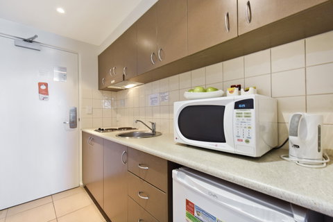 Metro Advance Apartments & Hotel - Accommodation Burleigh 6