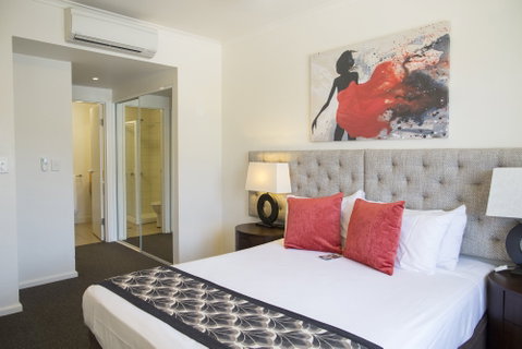 Metro Advance Apartments & Hotel - Accommodation Burleigh 7