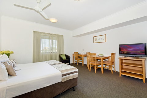 Metro Advance Apartments & Hotel - Accommodation Burleigh 12