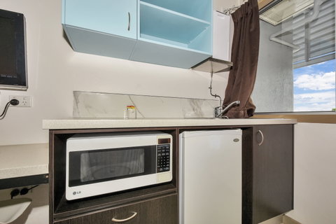 Vitina Studio Motel - Accommodation Burleigh 10