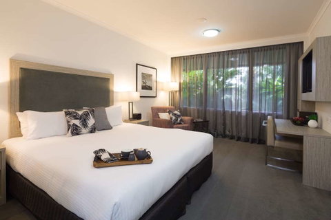 H on Smith Hotel - Accommodation Burleigh 4