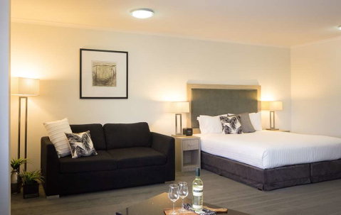 H on Smith Hotel - Accommodation Burleigh 15