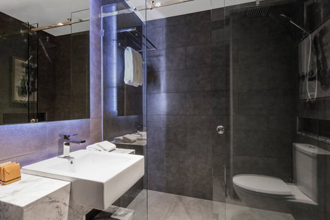 Gambaro Hotel - Accommodation Burleigh 2