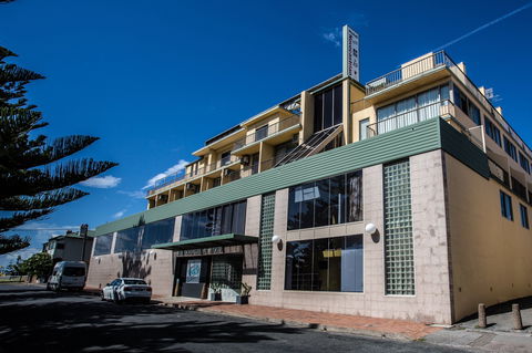 Alloggio Newcastle Beach Hotel - Accommodation Burleigh 0