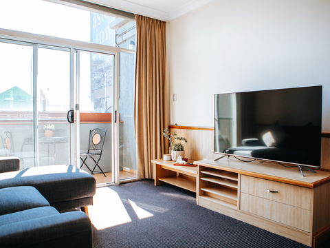 Astor Inn - Accommodation Burleigh 1