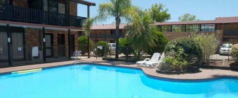 Maclin Lodge - Accommodation Burleigh 1