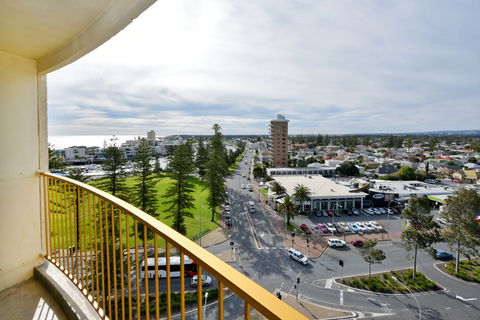 Atlantic Tower Motor Inn - Accommodation Burleigh 1