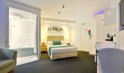 Atlantic Tower Motor Inn - Accommodation Burleigh 2