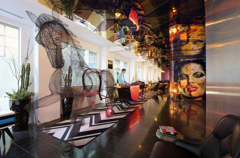 Adelphi Hotel - Accommodation Burleigh 1
