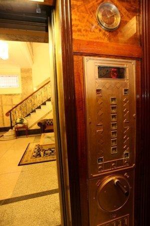 ULTIQA Rothbury Hotel - Accommodation Burleigh 1