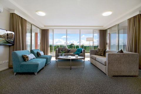 Pacific Suites Canberra - Accommodation Burleigh 1