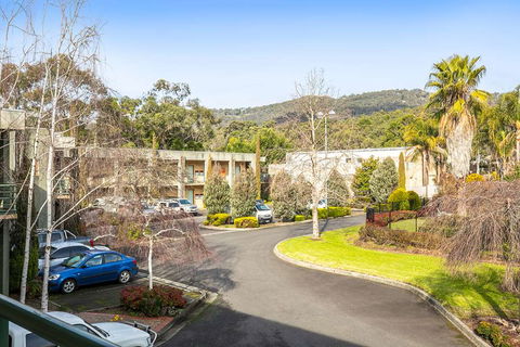 York On Lilydale Resort - Accommodation Burleigh 2