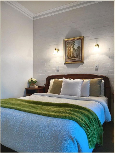 Victoria House Motor Inn - Accommodation Burleigh 3