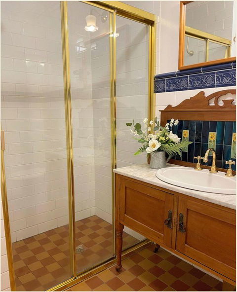 Victoria House Motor Inn - Accommodation Burleigh 4