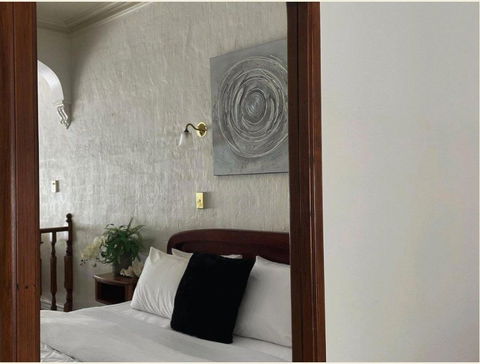 Victoria House Motor Inn - Accommodation Burleigh 9