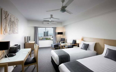 Mantra Pandanas - Accommodation Burleigh 1