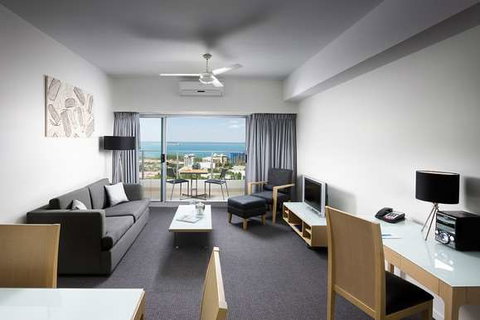 Mantra Pandanas - Accommodation Burleigh 4