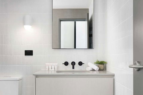 The Chen - Art Series - Accommodation Burleigh 2