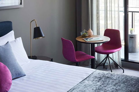 The Chen - Art Series - Accommodation Burleigh 7