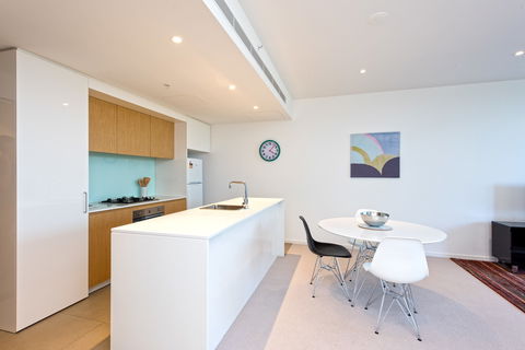 Astra Apartments MacQuarie Park - Accommodation Burleigh 2