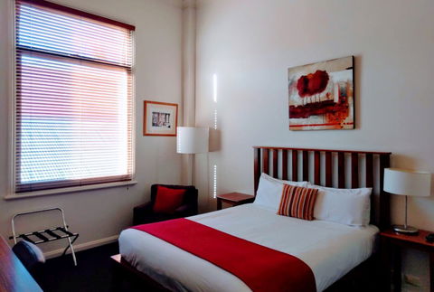 The Ansonia - Accommodation Burleigh 1