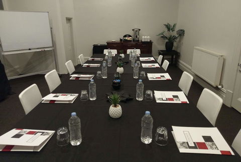 The Ansonia - Accommodation Burleigh 2