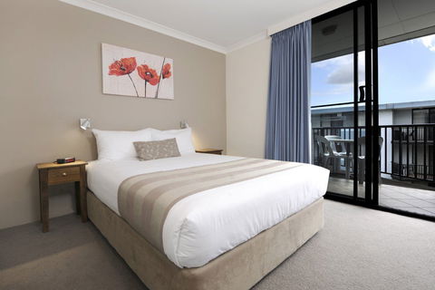 Assured Waterside Apartments - Accommodation Burleigh 1