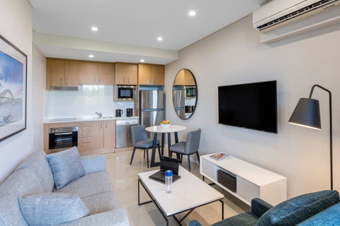 Meriton Suites Waterloo - Accommodation Burleigh 1
