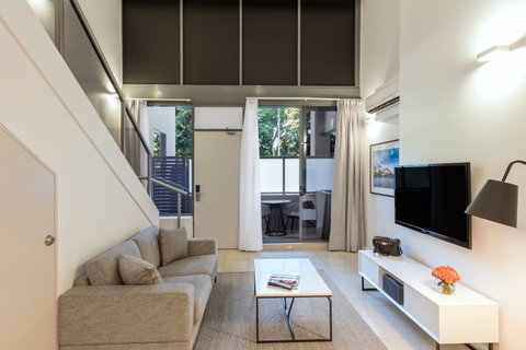 Meriton Suites Waterloo - Accommodation Burleigh 2