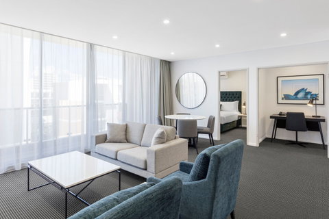 Meriton Suites Waterloo - Accommodation Burleigh 4