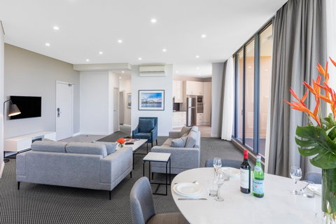 Meriton Suites Waterloo - Accommodation Burleigh 6