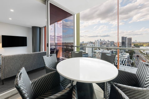Meriton Suites Zetland - Accommodation Burleigh 7