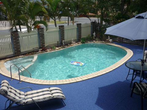 Lantern Motor Inn - Accommodation Burleigh 2