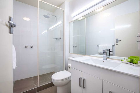 Nightcap At Shoppingtown Hotel - Accommodation Burleigh 2